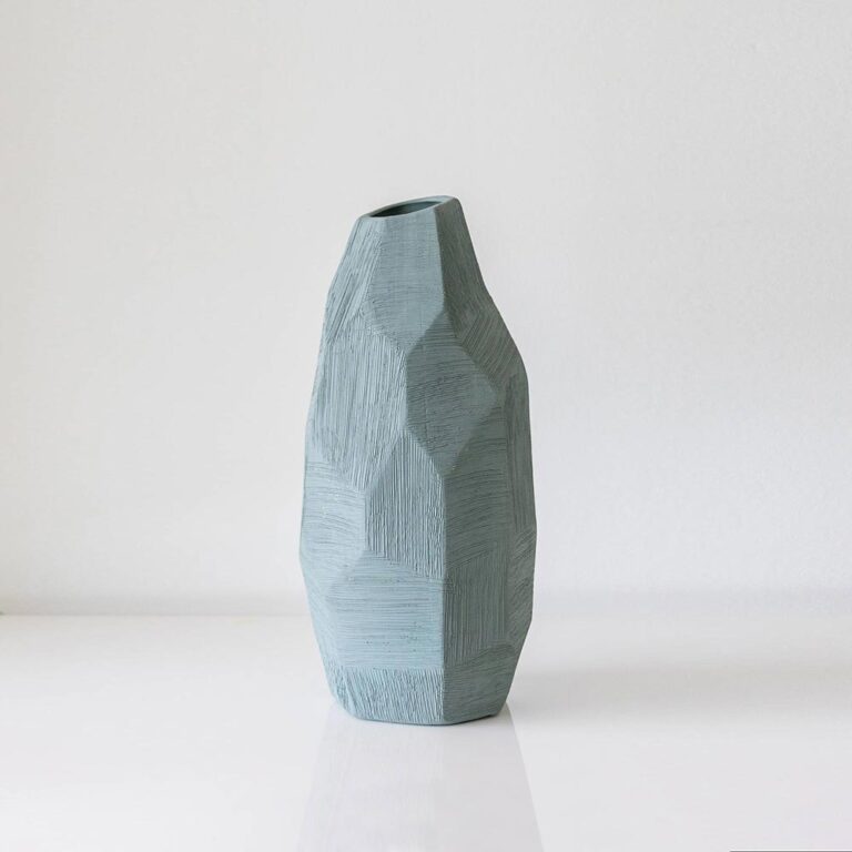 Sažetak Handcrafted Ceramic Vase